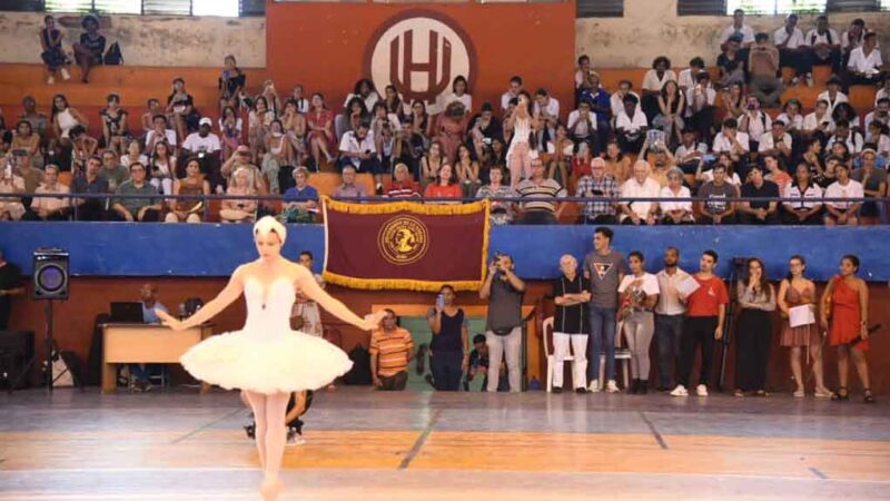 Ballet Nacional de Cuba y Federación Estudiantil Universitaria en unión fraternal de inolvidable legado