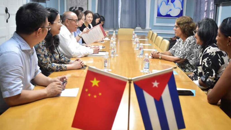 Escritores y artistas de Cuba y China fortalecen la cooperación