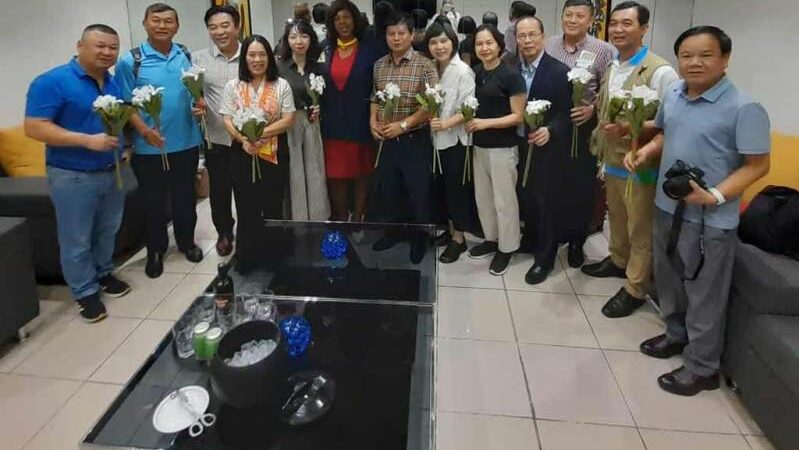 Visita Cuba delegación de periodistas de Vietnam