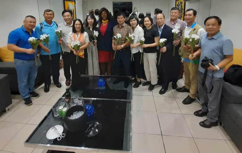 Visita Cuba delegación de periodistas de Vietnam