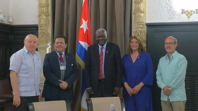 Intercambia presidente de la Asamblea Nacional del Poder Popular con líderes parlamentarios