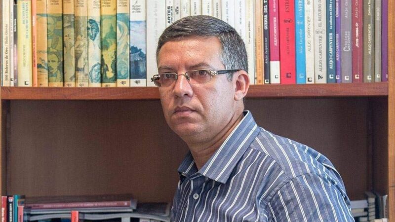 Libro a la carta con Félix Julio Alfonso se pospone