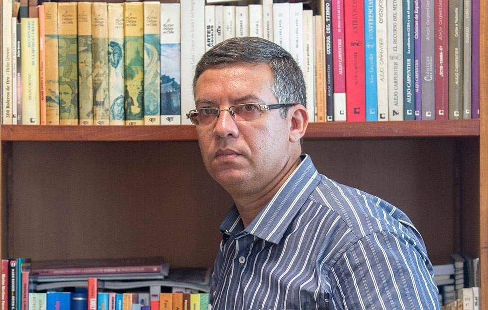 Libro a la carta con Félix Julio Alfonso se pospone