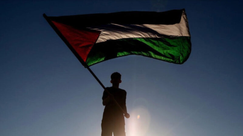 Por Gaza y la vida que retumbe en octubre la poesía