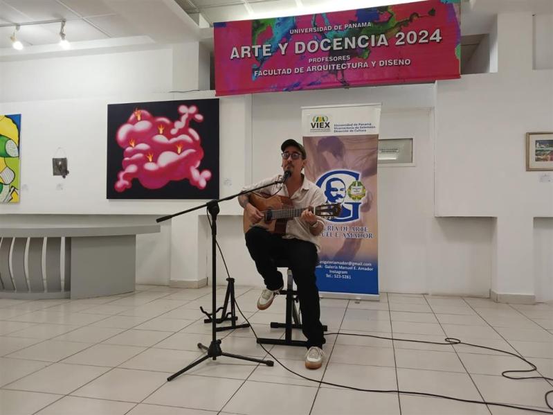 Adrián Berazaín lleva trova cubana a público de Panamá