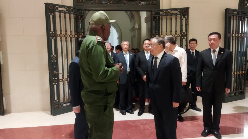 Presidente de la Asamblea Nacional sostuvo encuentro con miembro del Buró Político del Partido de China