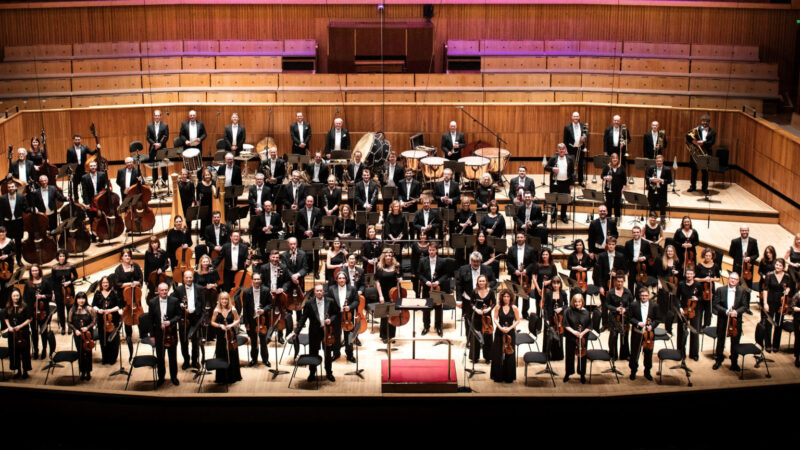 Orquesta Filarmónica Real de Londres interpreta clásicos de Queen