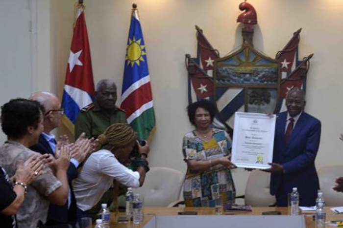 Otorgan a Peter Katjavivi Condición de Visitante Distinguido de la Universidad de La Habana