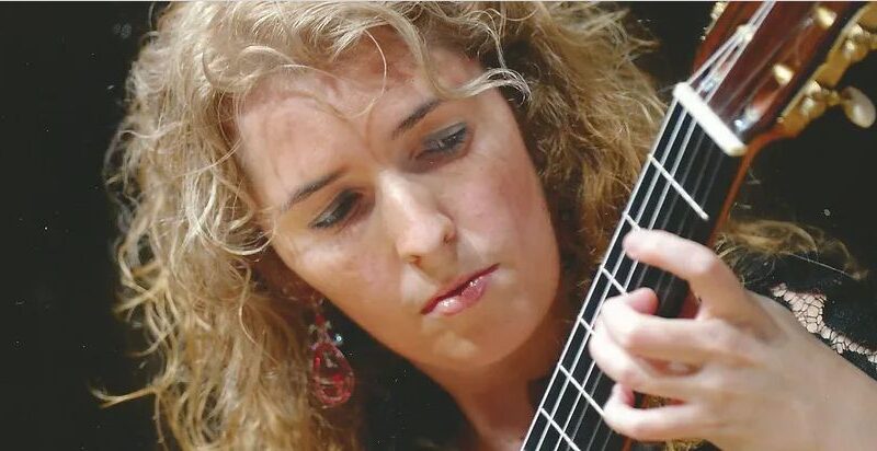 Media hora con su intérprete, María Esther Guzmán