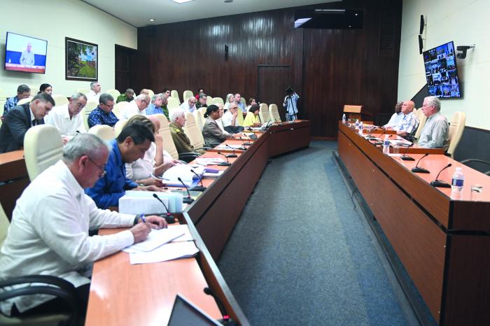 Insta Presidente cubano a prepararse para atenuar los daños que pueda ocasionar Rafael