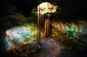 Gotas del saber, cueva de San Ambrosio en la península de Icacos