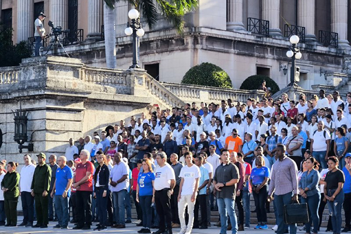 Presidente de Cuba marcha en homenaje a estudiantes fusilados
