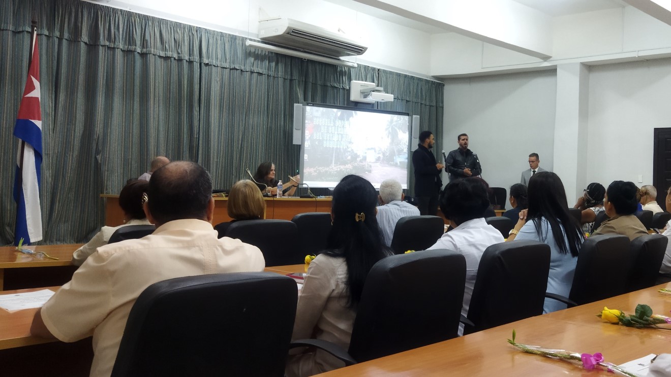 Realizan en Cuba 5ta. Graduación Diplomado de Administración Pública y Empresarial