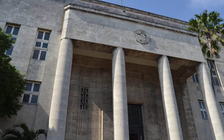 Ratifican plazo de nominación al Premio Félix Varela