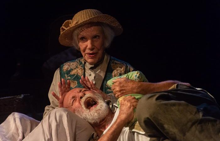 Mientras se ablandan los «frijoles colorados», habla Verónica Lynn