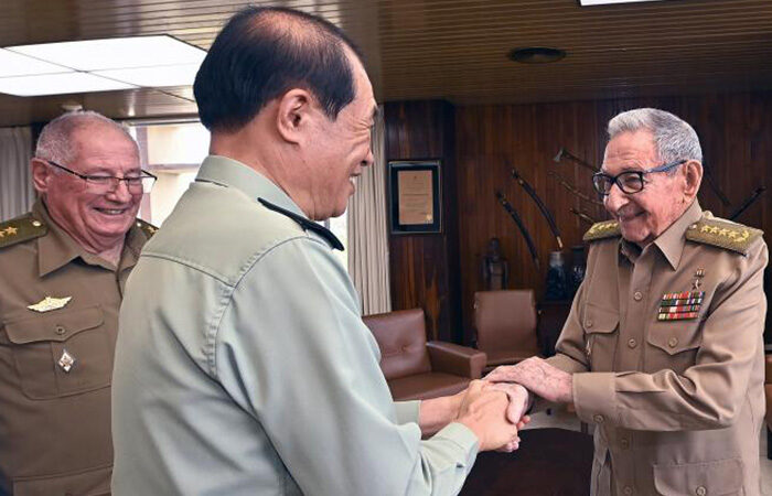 Recibió Raúl a Vicepresidente de Comisión Militar Central de China
