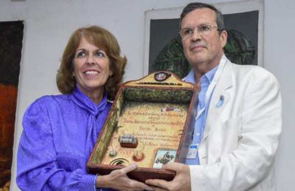 Argentino Tristán Bauer recibió en La Habana el Premio Internacional Tomás Gutiérrez Alea