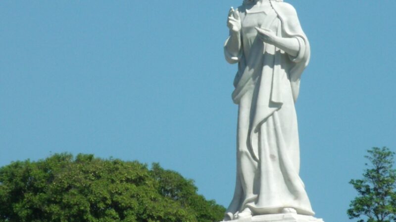 El gigante que vigila la entrada a La Habana
