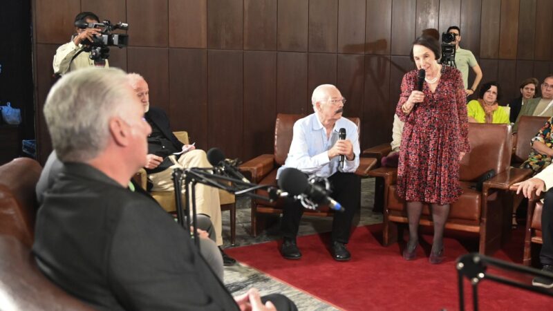 Se reúne Díaz-Canel con participantes en 45º Festival de Cine de La Habana