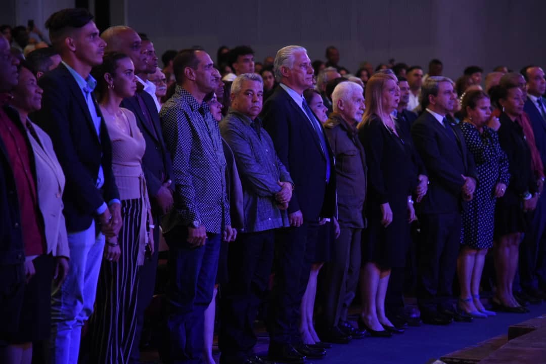 Presidente cubano asiste a gala por el aniversario 60 de universidad tecnológica