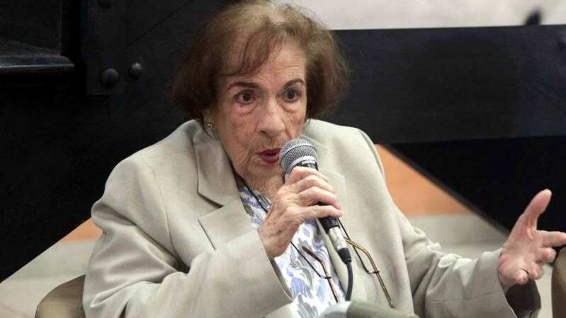 Dedicarán El elogio oportuno a programa televisivo Escriba y lea