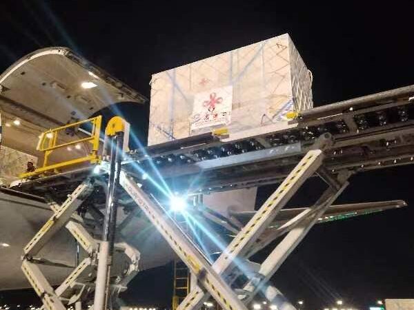 Envía China primeras piezas y accesorios para los grupos electrógenos en Cuba