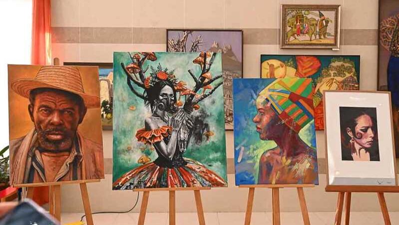 Exponen en Crimea pinturas de artistas cubanos