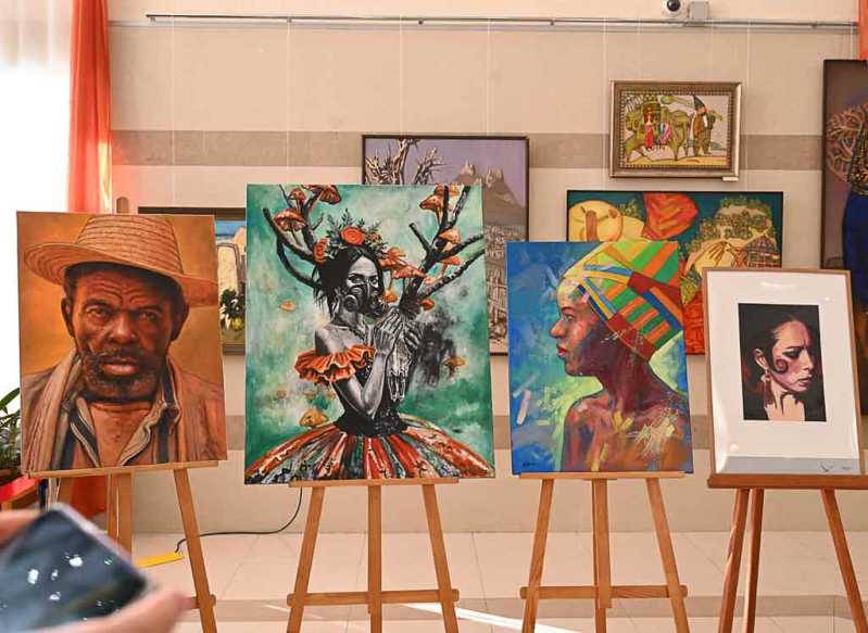 Exponen en Crimea pinturas de artistas cubanos