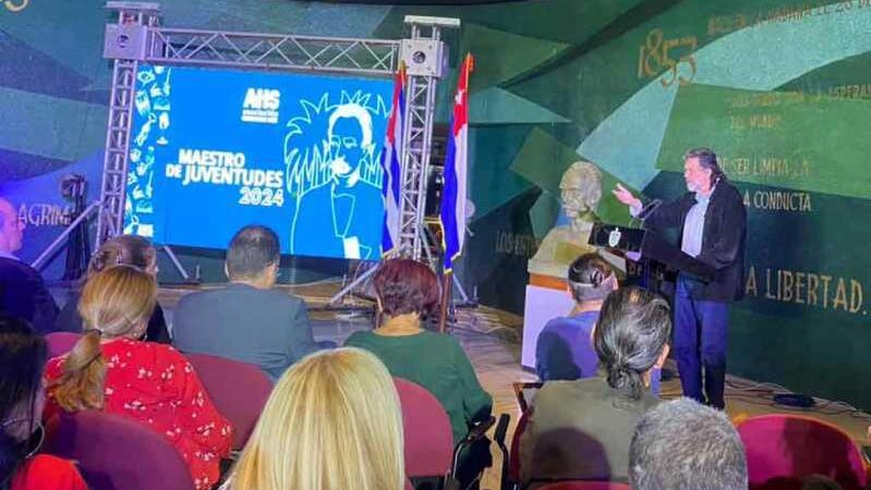 Ocho Maestros de Juventudes que honran a Cuba y su cultura