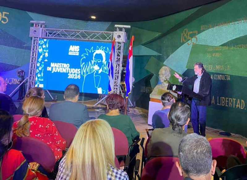 Ocho Maestros de Juventudes que honran a Cuba y su cultura