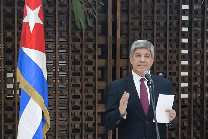 Reitera Cuba disposición de cumplir compromisos de acuerdos migratorios
