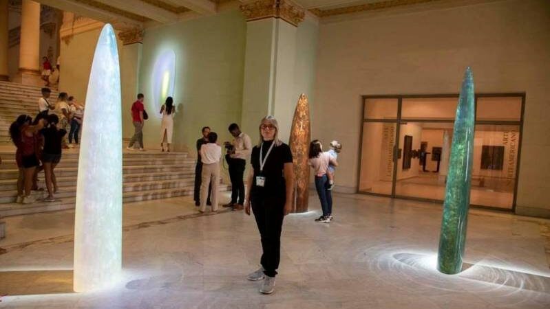 Artista boricua exhibe sus monolitos en la XV Bienal de La Habana
