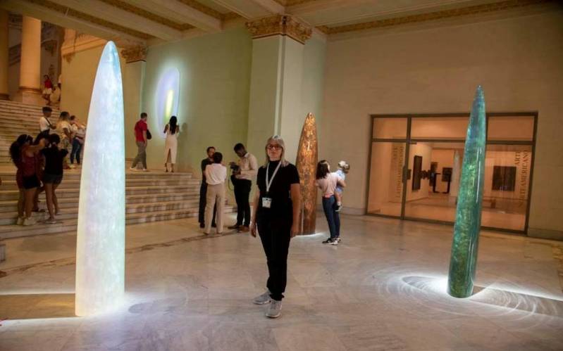 Artista boricua exhibe sus monolitos en la XV Bienal de La Habana