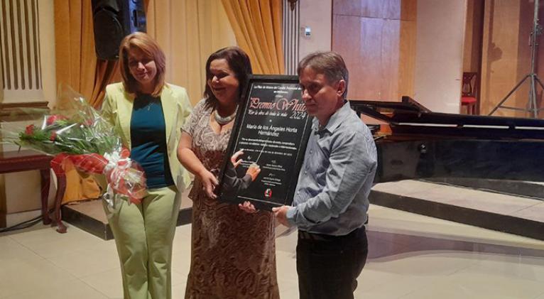 Premio White reconoce consagración de María de los Ángeles Horta