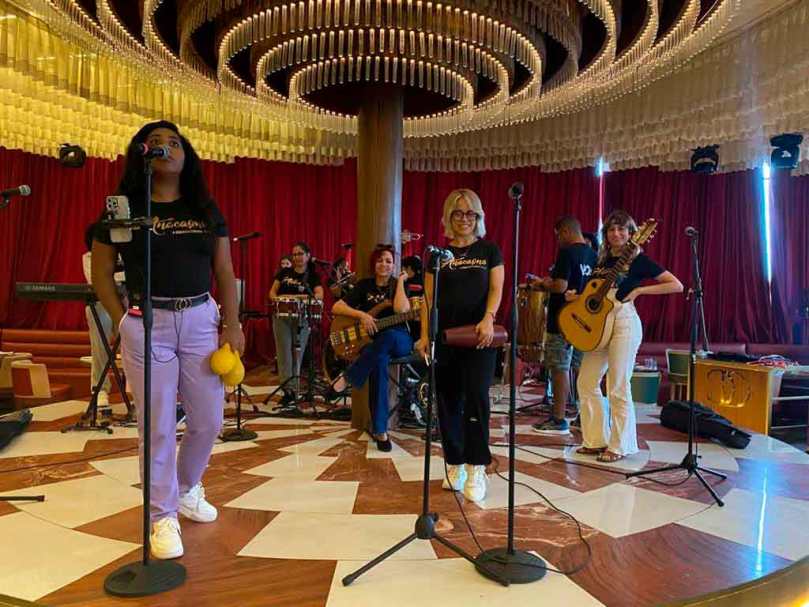 Público panameño disfruta por primera vez de la orquesta femenina Anacaona