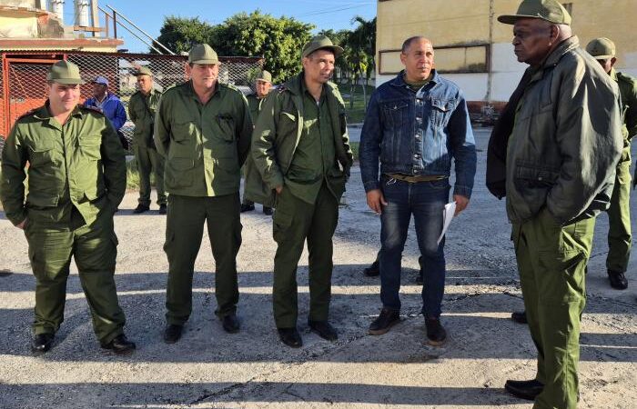 Asistió Esteban Lazo a jornada del Día Nacional de la Defensa en Los Pinos, Arroyo Naranjo