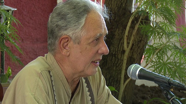 Felicita Díaz-Canel a director musical cubano Guillermo Vilar