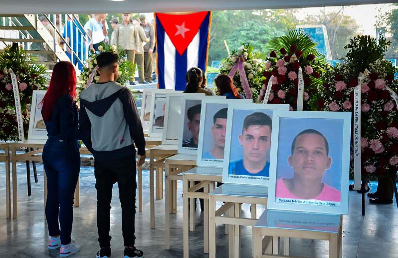 Rinde tributo pueblo holguinero a combatientes caídos en el cumplimiento del deber