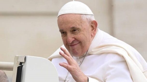 Traslada Díaz-Canel votos por salud del Papa Francisco tras caída que llevó a inmovilizarle un brazo
