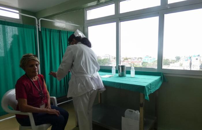 En ensayo clínico nueva versión de la vacuna Quimio-Vio para población adulta