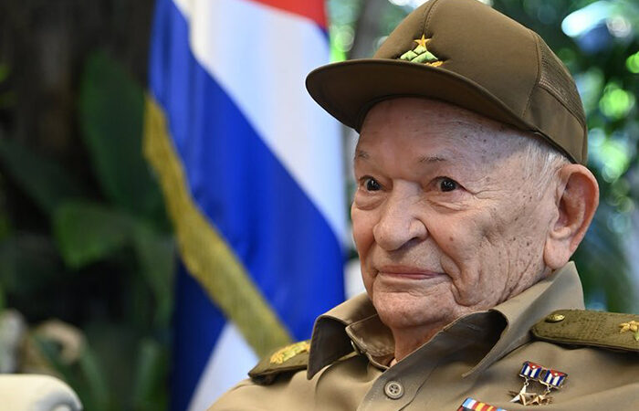 Celebra Díaz-Canel cumpleaños 97 del Comandante Guillermo García