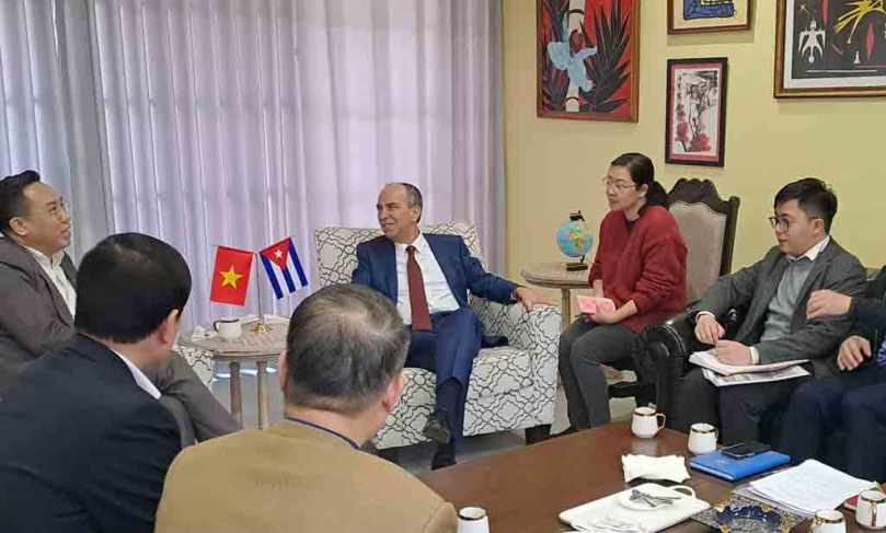Evalúan Cuba y Vietnam posibilidades para ampliar cooperación en la industria editorial