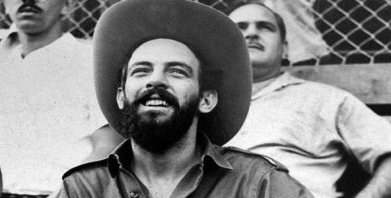 Camilo Cienfuegos continúa junto al pueblo