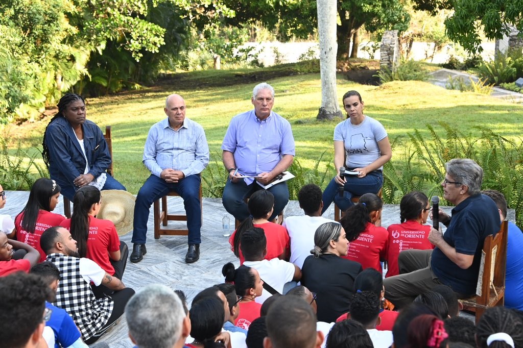 Díaz-Canel y jóvenes cubanos siguen ruta histórica de San Lorenzo