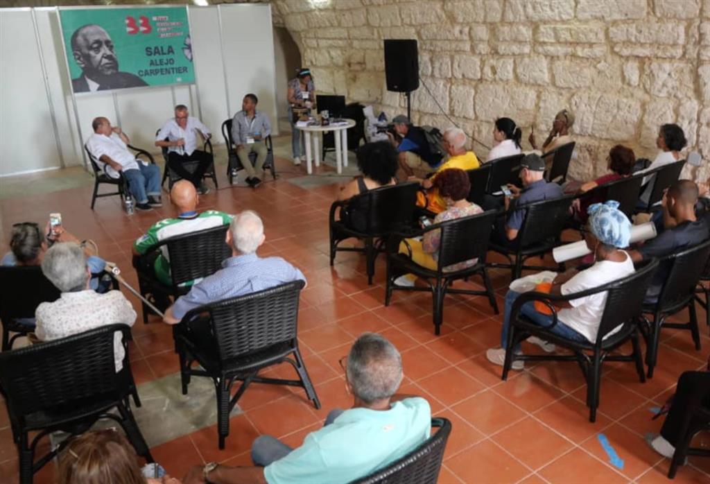 La Habana y sus personajes desde los relatos de Ciro Bianchi en la feria del libro