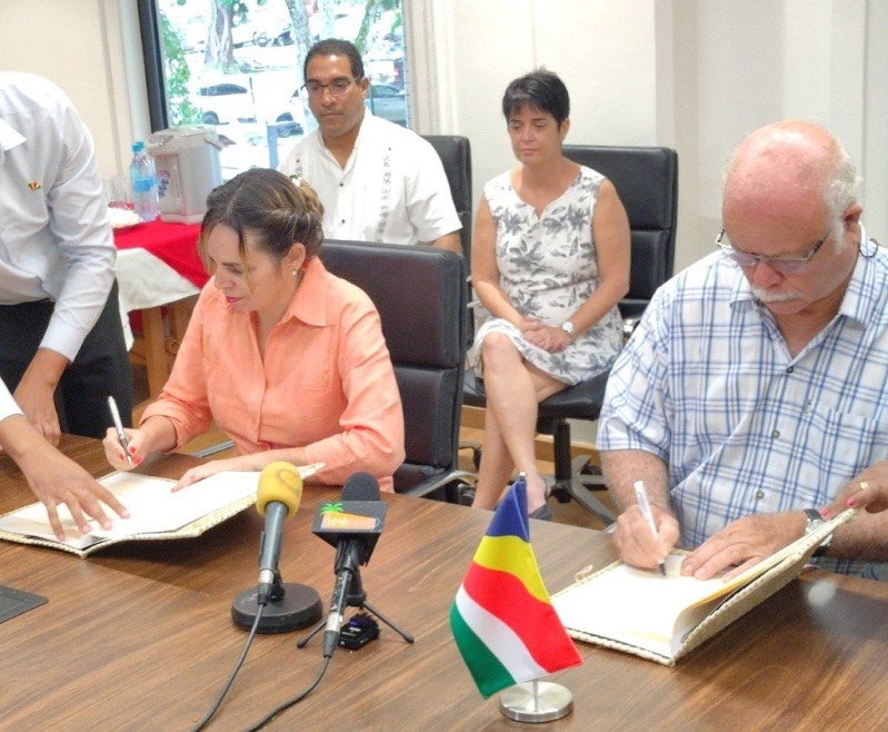 Cuba y Seychelles impulsan cooperación entre sus bibliotecas