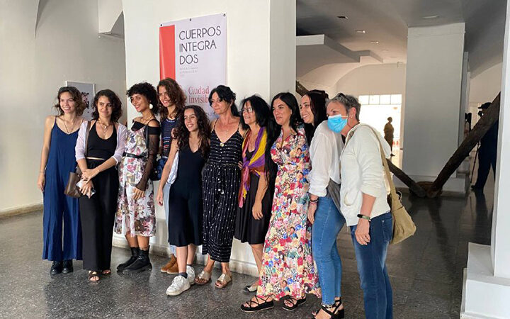 Exposición Las Invisibles posiciona el arte de 13 mujeres en Matanzas