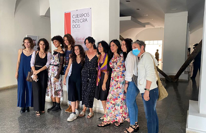 Exposición Las Invisibles posiciona el arte de 13 mujeres en Matanzas