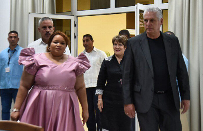 Asistió Presidente de Cuba a la apertura de la Feria del Libro