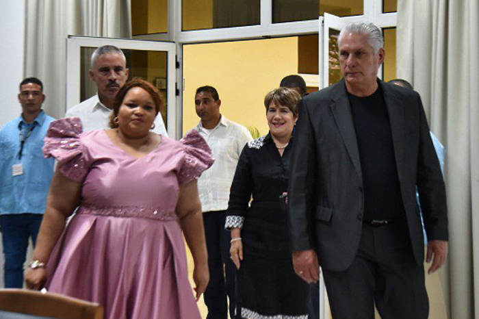 Asistió Presidente de Cuba a la apertura de la Feria del Libro